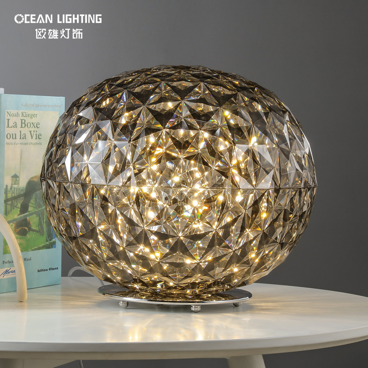 European Modern Simple Light Luxury Acrylic Creative Art Decorative Bedside Table Lamp 
